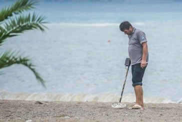 Neobičan posao:U pesku plaža traži novac i zlato
