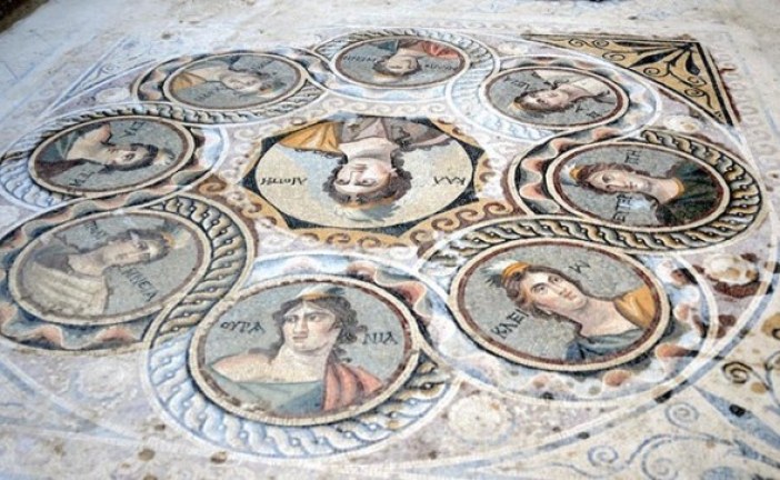 Pronađen mozaik star dva milenijuma (FOTO)