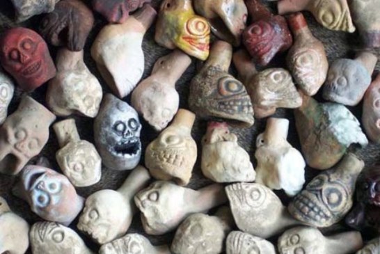 Astečki instrumenti za stvaranje ljudskih urlika – zviždaljke smrti