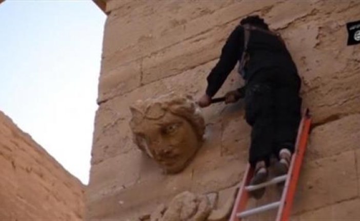 VARVARSKI POHOD Pomahnitali džihadisti čekićima uništavaju neprocenjivi drevni grad Hatru