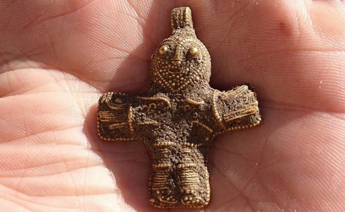 Drevni krst, koji je pronašao arheolog-amater, mogao bi da promeni hrišćansku istoriju Danske