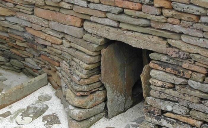 Farmer je 1850. slučajno otkrilo ova skrivena vrata. Ono što je video unutra je ostavilo CEO svet u šoku već skoro 2 čitava veka!