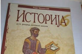 SKANDALOZNI UDŽBENIK ZA 6. RAZRED: Deca uče da su Srbi oteli Kosovo od Albanaca?!
